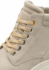 Tamaris Stivaletti con plateau - antelope