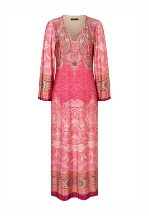 Lange roze jurk met paisley- en bloemmotieven, V-hals en lange mouwen, met sierlijke randen bij de manchetten en zoom.