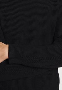 s.Oliver Strickpullover - black