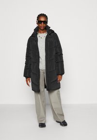 Vero Moda VMHALSEY BOO - Zimski plašč - black