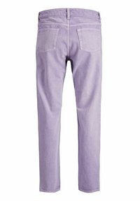 Jeans de ganga lilás claras com um design de perna reta, cinco bolsos e costura subtil. Apresenta um fecho de botão e passagens para cinto.