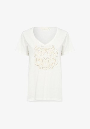 Fehér pamut póló V-nyakkal, középen arany oroszlán grafikával. Rövid ujjú és puha tapintású.