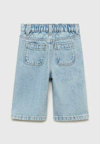 Světle modré džíny šortky s elastickým pasem, dvěma zadními kapsami a šitými lemy. Mají hladkou strukturu a klasický střih.