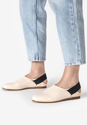Inuovo Chaussons - beige