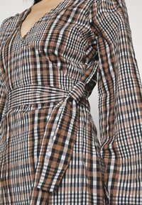 Envii ENRYE DRESS - Vestido de dia - nuthatch