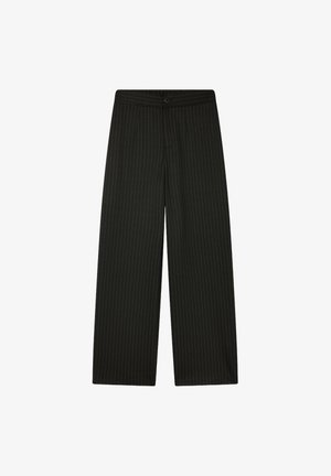 Czarne, prążkowane spodnie z szerokimi nogawkami o gładkiej fakturze, z zapięciem na guzik i dopasowaną talią dla bardziej wyrazistego kroju.