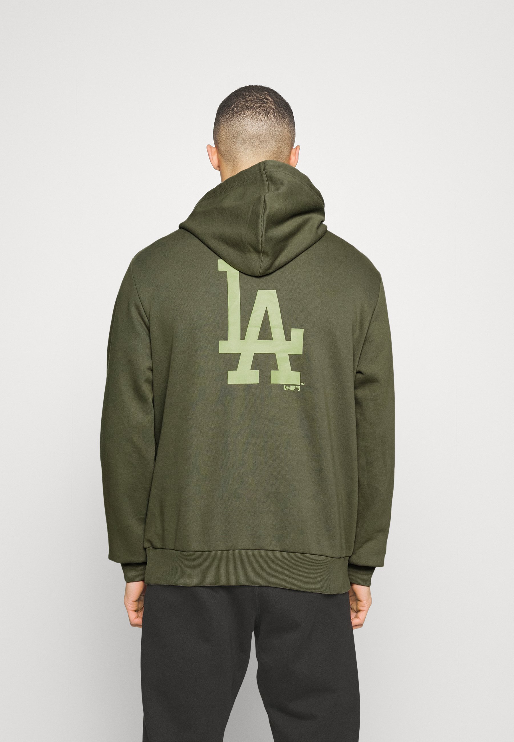 New Era MLB LOS ANGELES DODGERS LEAGUE ESSENTIALS HOODY - Club wear - olive  - Zalando.co.uk