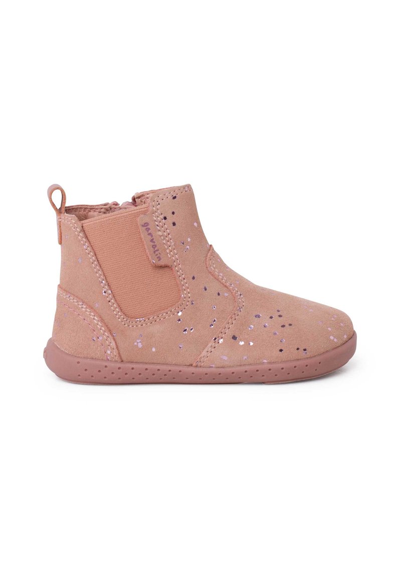 Stivaletti alla caviglia in suede rosa con una texture morbida, pannello laterale elastico, dettagli a spruzzo e suola in gomma per una presa migliore. Presentano una linguetta posteriore.