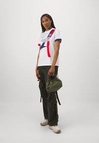 Thumbnail Image 6