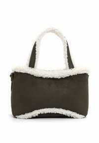 Brun faux læder handbag med hvidt shearling trim, korte håndtag og en rund form. Tekstureret overflade med kontrastfarver.