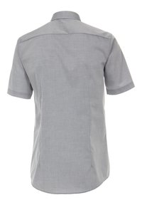 Světle šedá košile s krátkým rukávem a knoflíky, zobrazena zezadu, s klasickým límcem a jednoduchými švy.