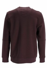 Felpa bordeaux, maniche lunghe, polsini e collo a costine. Tessuto liscio con pannello cucito sulla schiena e logo sul fianco.