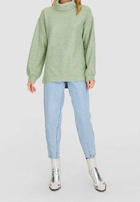 Stradivarius Sweter