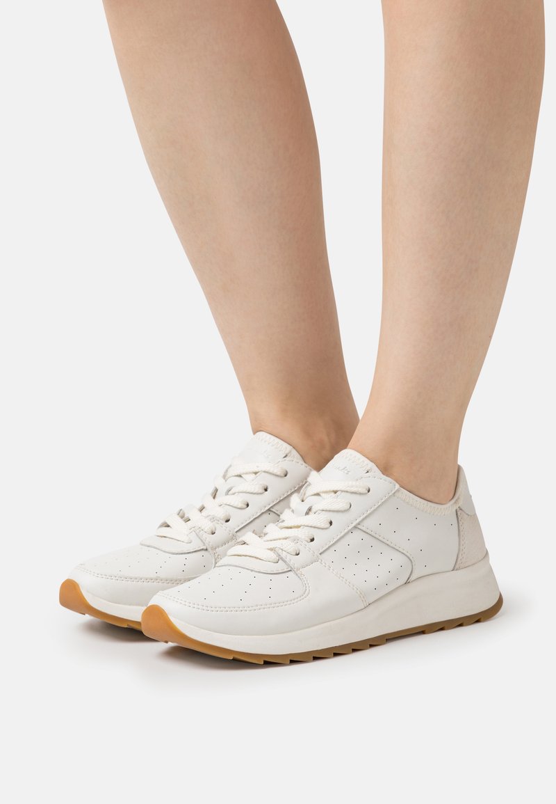 reebok run lite trainers