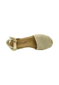 Espadrille de yute en tono beige con punta abierta, tira al tobillo y suela de goma. Presenta una parte superior con un diseño estampado y una plantilla con logo.