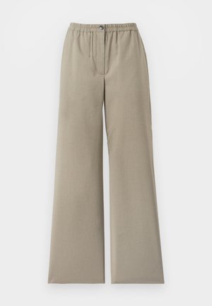 Pantalon beige à jambes larges avec taille élastique et fermeture par bouton, tissu lisse, détail de couture à l'avant, sur fond blanc.