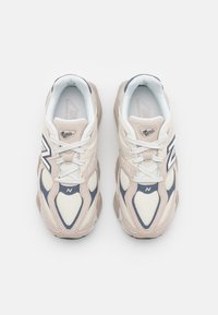 New Balance 9060 - Sportcipő - grey/offwhite