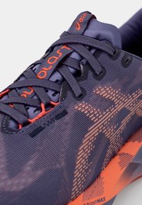 ASICS NOVABLAST 5 - Cestná bežecká obuv - greyish purple/coral reef