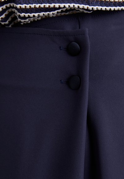 Emporio Armani Šortai - navy blue