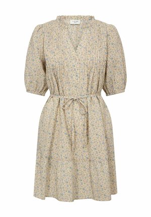 Robe florale avec une base beige, manches bouffantes, décolleté en V, buste froncé et taille à nouer. Présente un motif floral bleu clair sur l'ensemble.