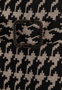 Ana Alcazar Stickad klänning - black