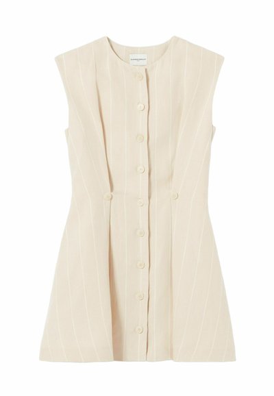 Vestido sin mangas beige con rayas blancas verticales, corpiño estructurado, cierre frontal con botones y falda acampanada. La tela parece texturizada.