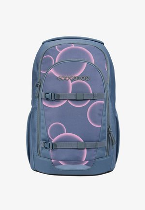 Blauwe stoffen rugzak met een grote voorzak met roze bubbelpatronen. Verstelbare banden en mechanisme voor een veilige sluiting.