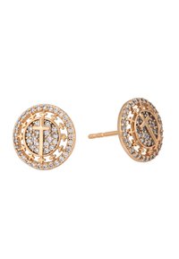 Guld studs øreringe med korsdesign, omgivet af små klare ædelsten i et cirkulært mønster.