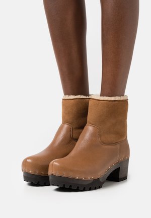 Softclox, Bottines à plateau - camel