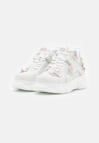 Buffalo Matalavartiset tennarit - white