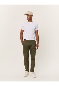 Les Deux COMO SUIT PANTS - Hlače - olive night