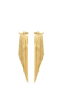 Gouden oorbellen met gelaagde franjes, met een reeks langwerpige, gestructureerde strengen die van een sluiting naar beneden hangen.