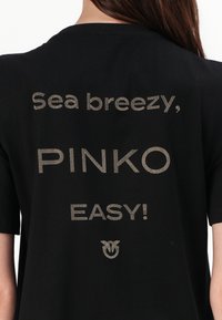 Pinko STREPITOSO LOGO STRASS EASY - T-shirt print - nero limousine