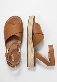 MICHAEL Michael Kors Espadrilky - cognac