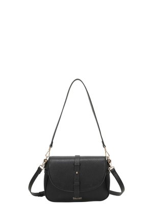 Sac bandoulière en cuir noir texturé avec détail de sangle avant et ferrures dorées, deux bretelles réglables et fermeture à rabat incurvé.