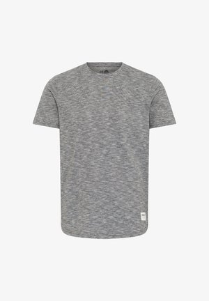 T-shirt gris à manches courtes avec un motif horizontal texturé, col rond et une petite étiquette sur le côté à l'ourlet.