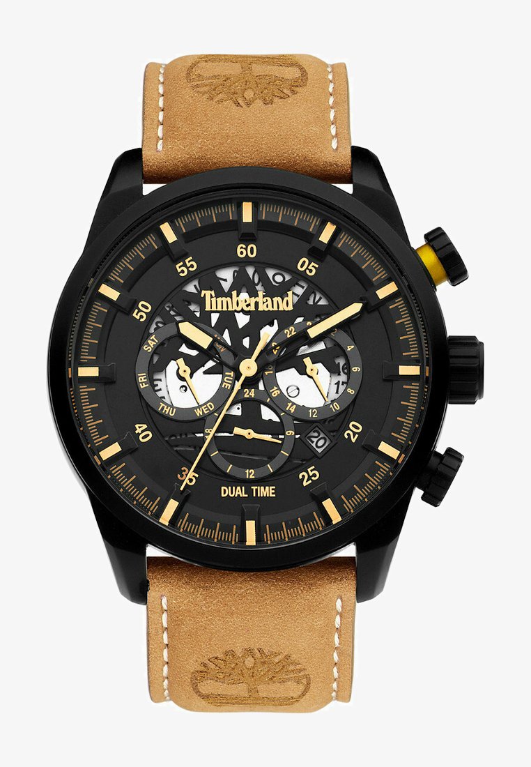 Zwarte chronograaf horloge met een transparante wijzerplaat, gouden accenten en een dubbele tijdweergave. Heeft een lichtbruine leren band met gestikte details.