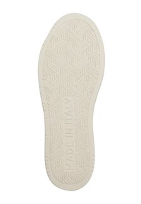 Bílá gumová podrážka boty s texturovaným vzorem rybí kosti a výrazným detailem "Vyrobeno v Itálii" uprostřed. Oválný tvar s zaoblenými hranami.