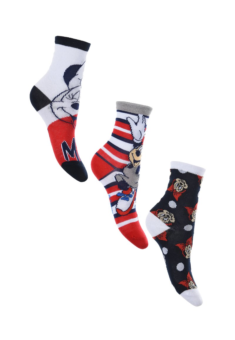 Tres pares de calcetines hasta el tobillo: rojos con Mickey Mouse, rayados en rojo y azul marino con personajes, y azul marino con lunares blancos y acentos de calavera.
