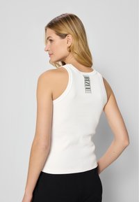 BIZUU ALEXIN - Top - off white