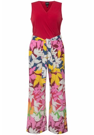 Ulla Popken, LARGE SANS MANCHES À COL V ET CEINTURE - Haalari - litchi