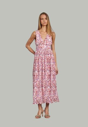 Abito maxi con stampa floreale in tonalità di rosa, caratterizzato da scollatura a V profonda, vita aderente e gonna fluida. Realizzato in tessuto leggero con un aspetto testurizzato.
