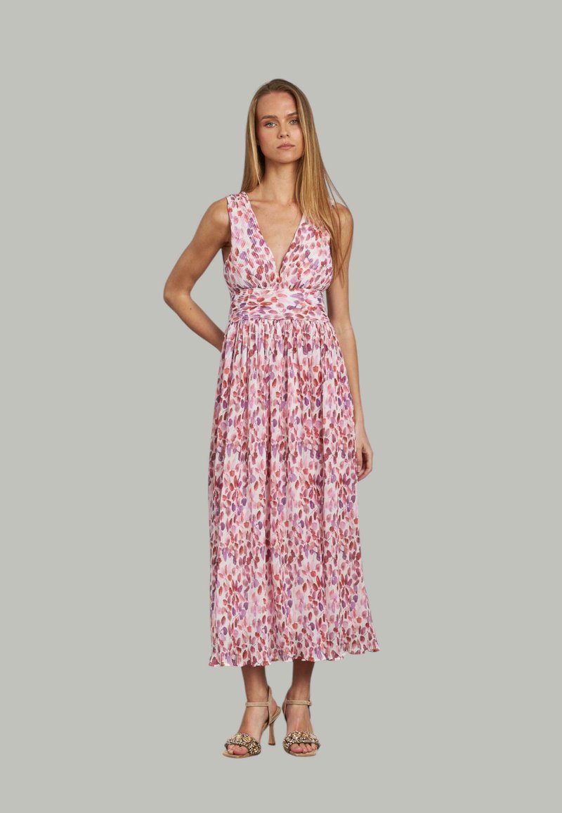 Abito maxi con stampa floreale in tonalità di rosa, caratterizzato da scollatura a V profonda, vita aderente e gonna fluida. Realizzato in tessuto leggero con un aspetto testurizzato.