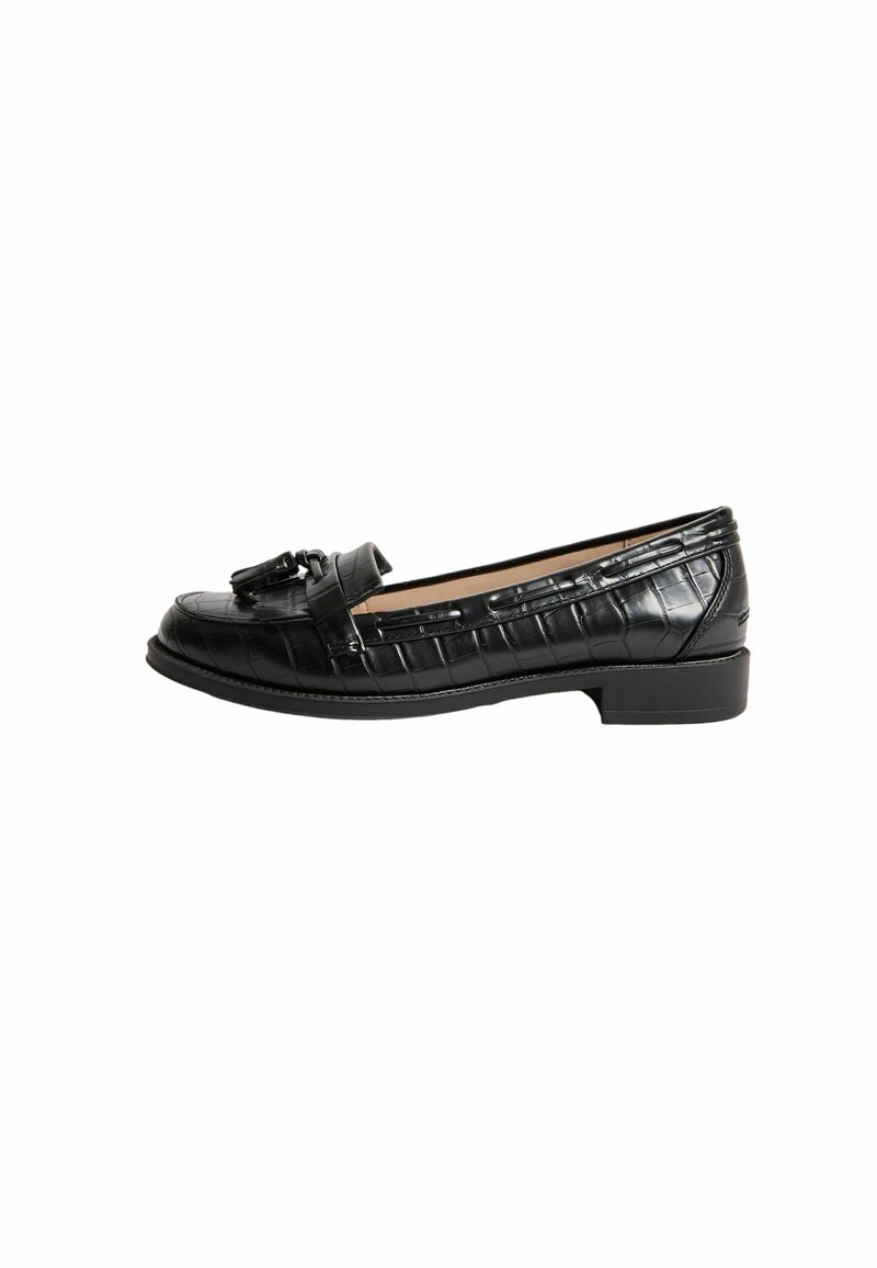 Mustad nahast loafers, millel on tekstuuriga krokodillimuster, dekoratiivne pandla, madal plokk-konts ja ümar varvas. Sile sisetald.