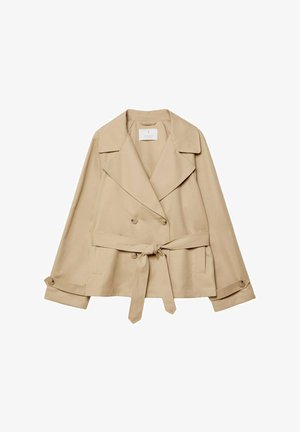 Béžový trench coat s dvojitou prednou časťou, širokými klopami a opaskom v páse. Obsahuje dve bočné vrecká a gombíkové detaily na manžetách.