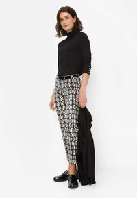 BRAX STYLE CAMILLA - Langærmet T-shirt - black