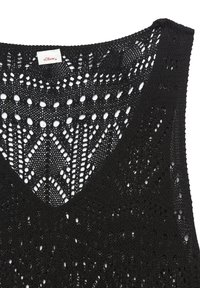 Top senza maniche lavorato a maglia in nero, con scollatura a V che presenta intricati motivi a giorno e dettagli testurizzati.