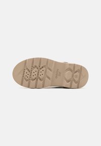 Geox DARTAH - Botines con cordones - dark yellow/brown
