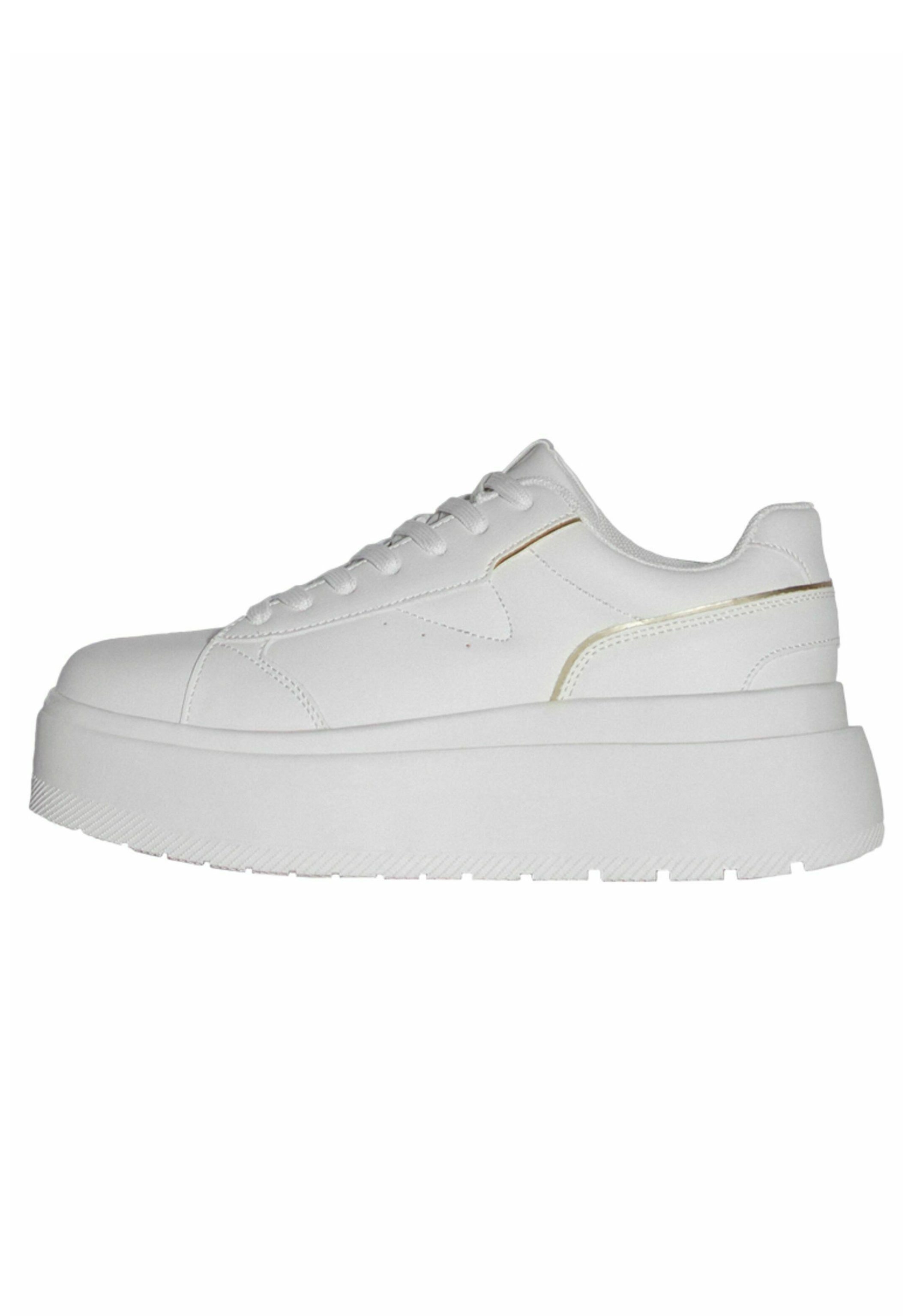 Low top sneakers