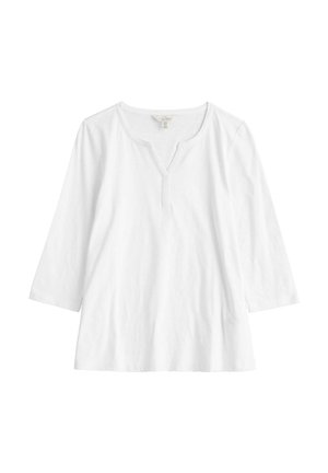 Witte shirt met lange mouwen, ronde hals en een kleine V-vormige inkeping aan de voorkant, weergegeven op een effen witte achtergrond.